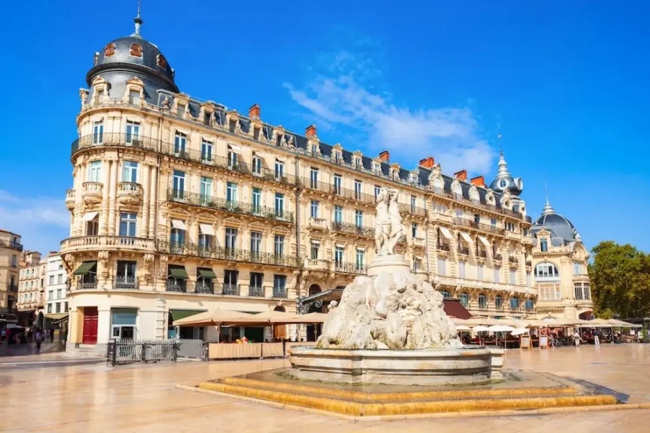 Building and statue in Montpellier